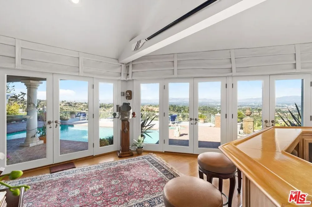 3324 Alana Drive Sherman Oaks, CA 91403