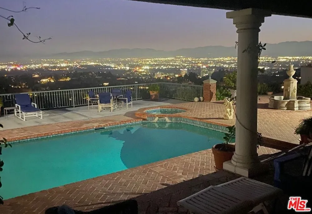 3324 Alana Drive Sherman Oaks, CA 91403