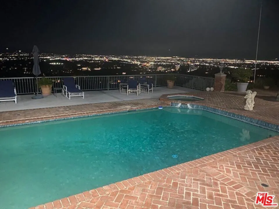3324 Alana Drive Sherman Oaks, CA 91403