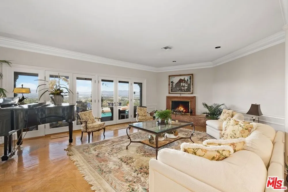 3324 Alana Drive Sherman Oaks, CA 91403