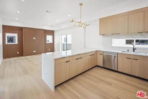 11006 Hortense Street #1/2