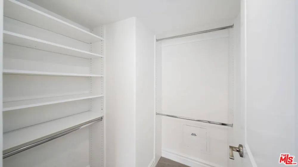 8610 CHALMERS DRIVE #201 Los Angeles, CA 90035