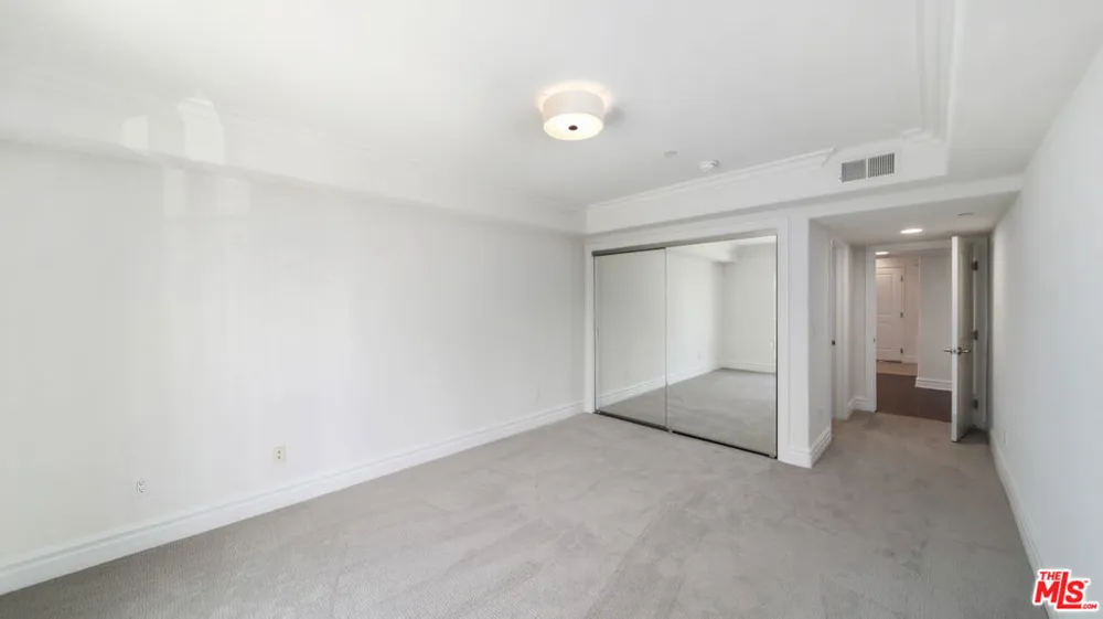 8610 CHALMERS DRIVE #201 Los Angeles, CA 90035