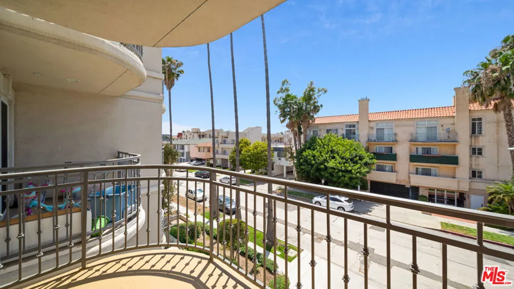 8610 CHALMERS DRIVE #201 Los Angeles, CA 90035