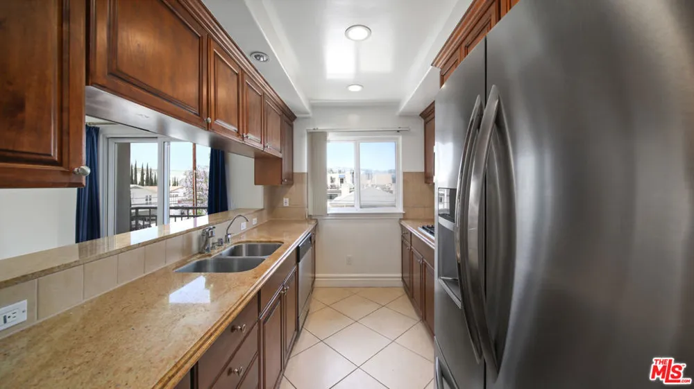 8610 CHALMERS DRIVE #201 Los Angeles, CA 90035