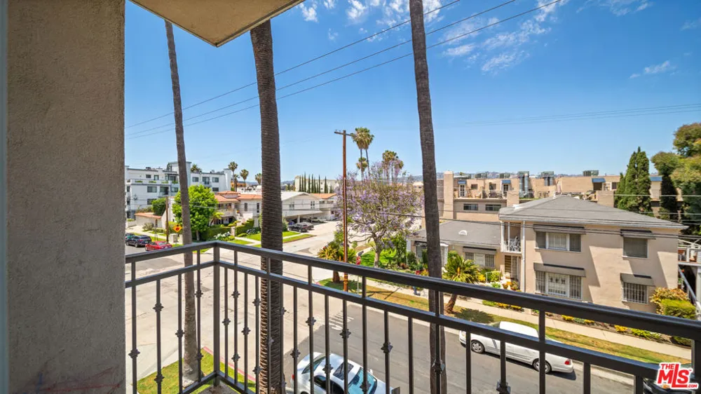 8610 CHALMERS DRIVE #201 Los Angeles, CA 90035