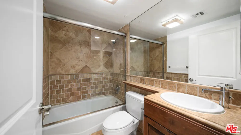 8610 CHALMERS DRIVE #201 Los Angeles, CA 90035