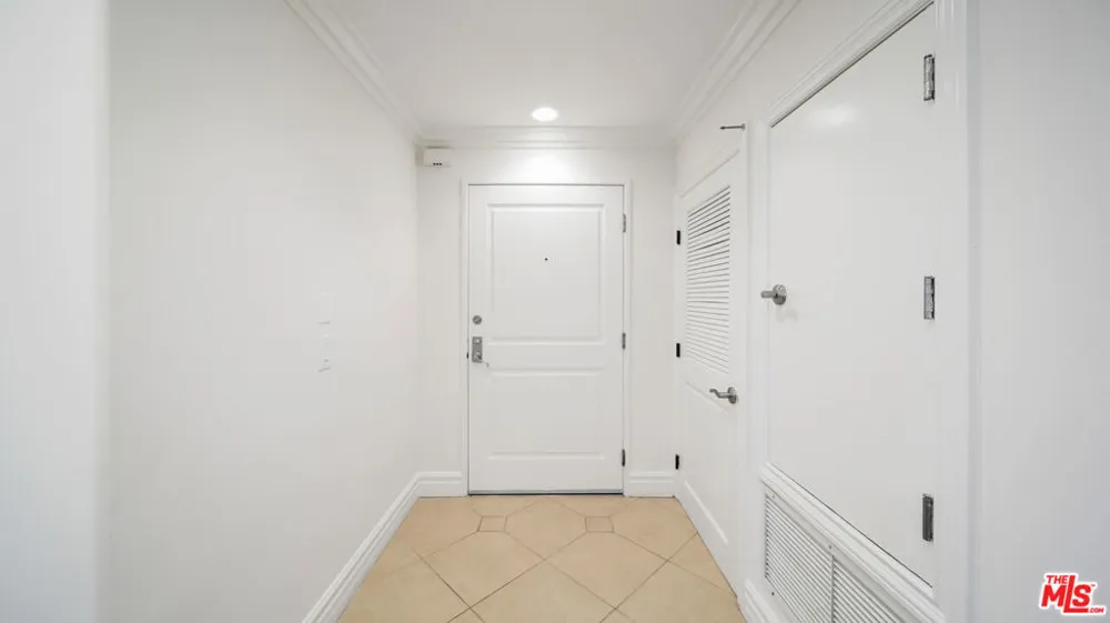 8610 CHALMERS DRIVE #201 Los Angeles, CA 90035