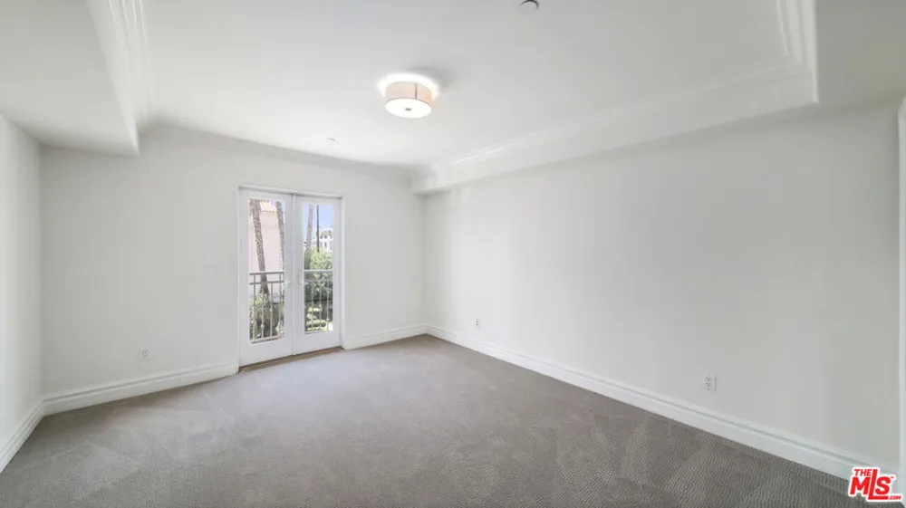 8610 CHALMERS DRIVE #201 Los Angeles, CA 90035