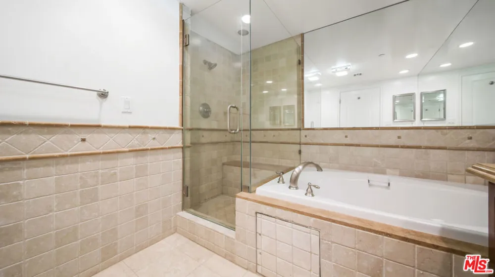 8610 CHALMERS DRIVE #201 Los Angeles, CA 90035