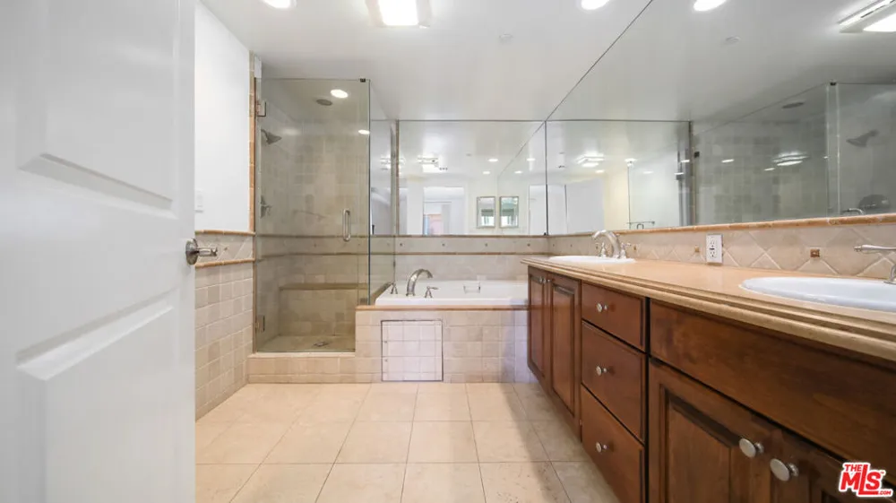 8610 CHALMERS DRIVE #201 Los Angeles, CA 90035
