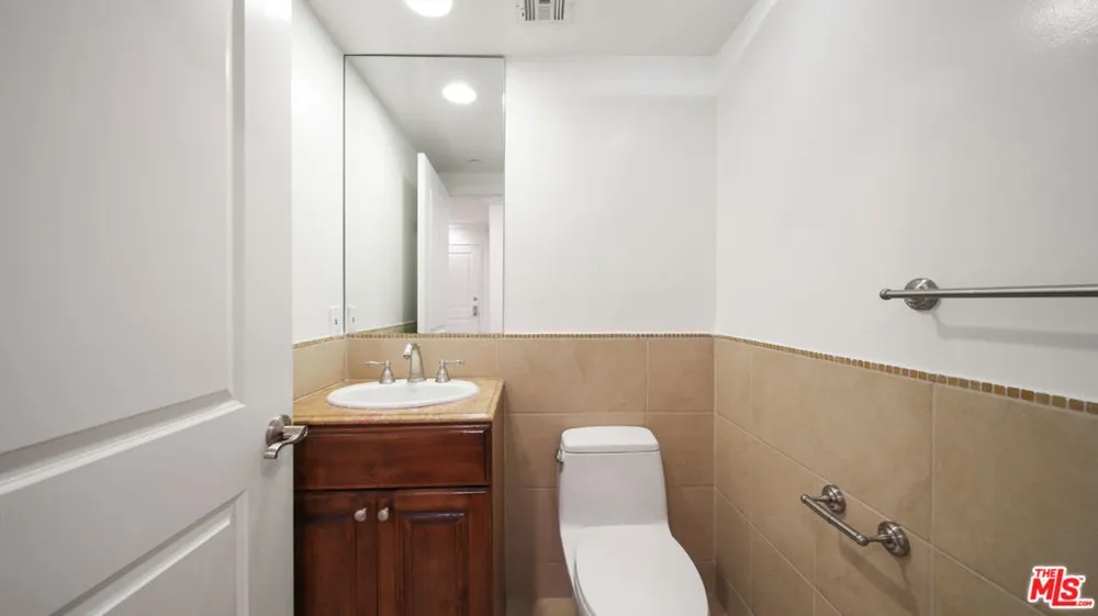 8610 CHALMERS DRIVE #201 Los Angeles, CA 90035
