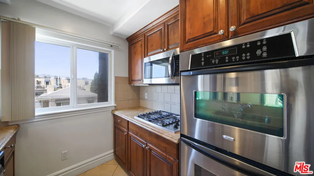 8610 CHALMERS DRIVE #201 Los Angeles, CA 90035