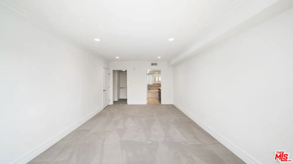 8610 CHALMERS DRIVE #201 Los Angeles, CA 90035