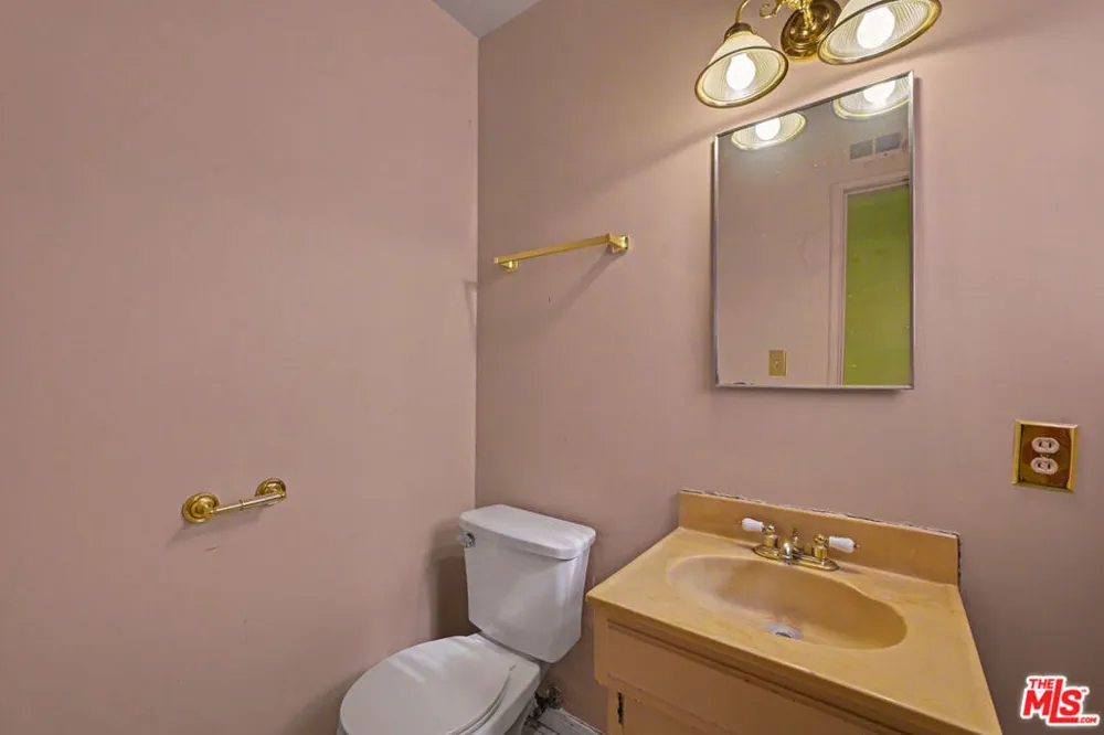 3229 W 108th Street Inglewood, CA 90303