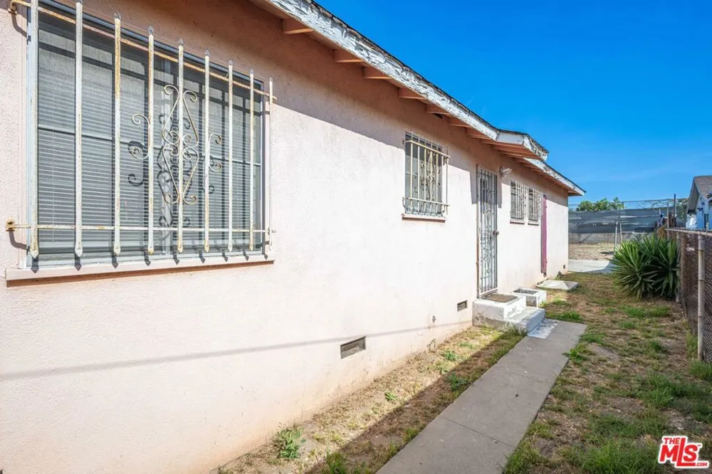 3229 W 108th Street Inglewood, CA 90303