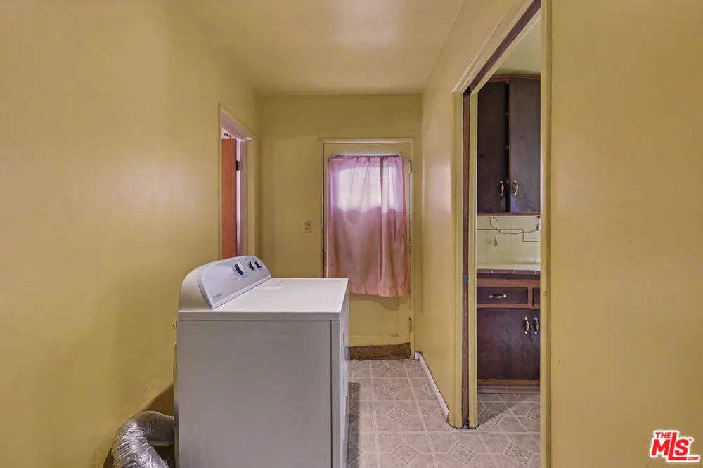 3229 W 108th Street Inglewood, CA 90303