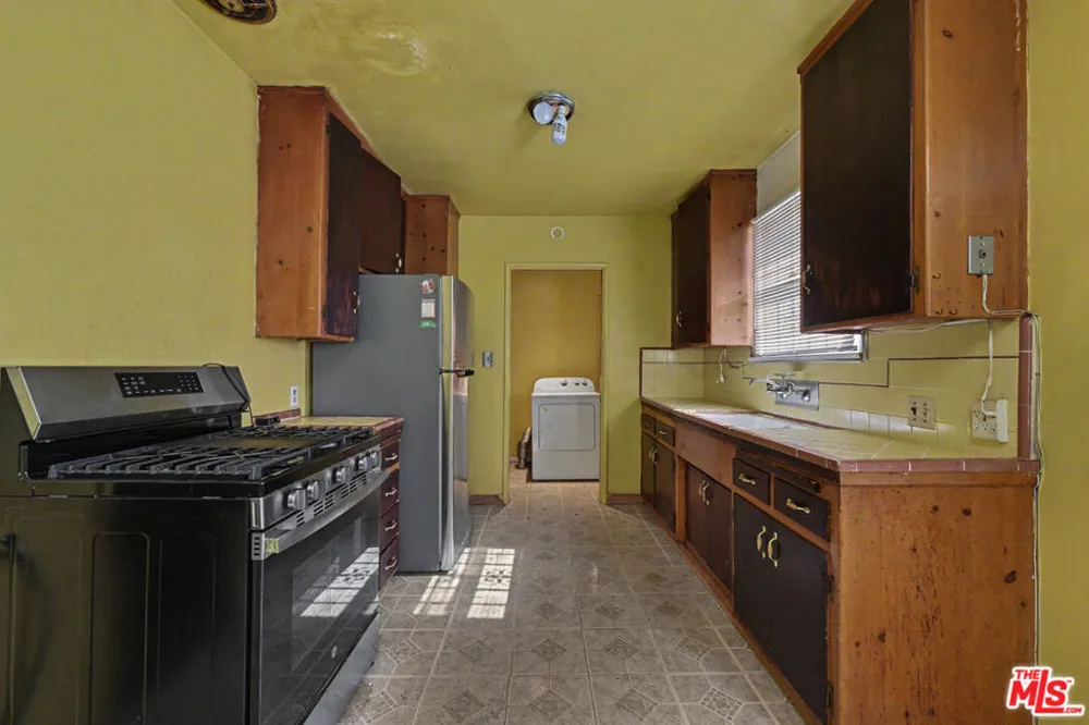 3229 W 108th Street Inglewood, CA 90303