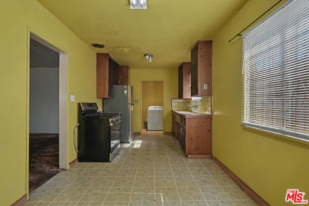 3229 W 108th Street Inglewood, CA 90303