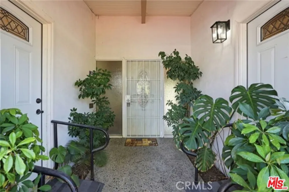 6732 Wooster Avenue Los Angeles, CA 90056