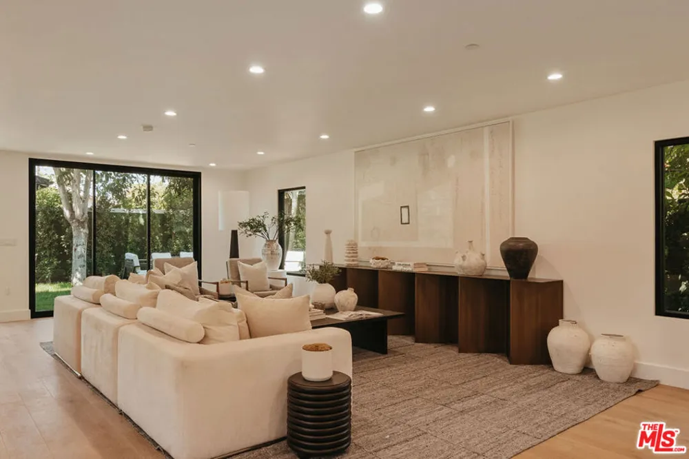 4432 Berryman Avenue Culver City, CA 90230