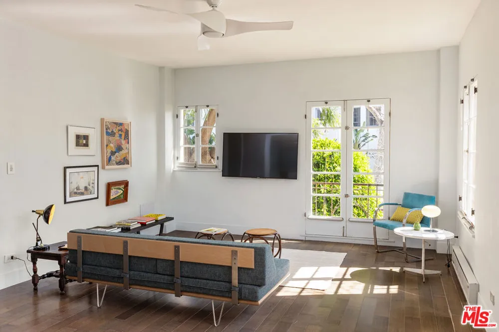 109 Sycamore Avenue #102 Los Angeles, CA 90036
