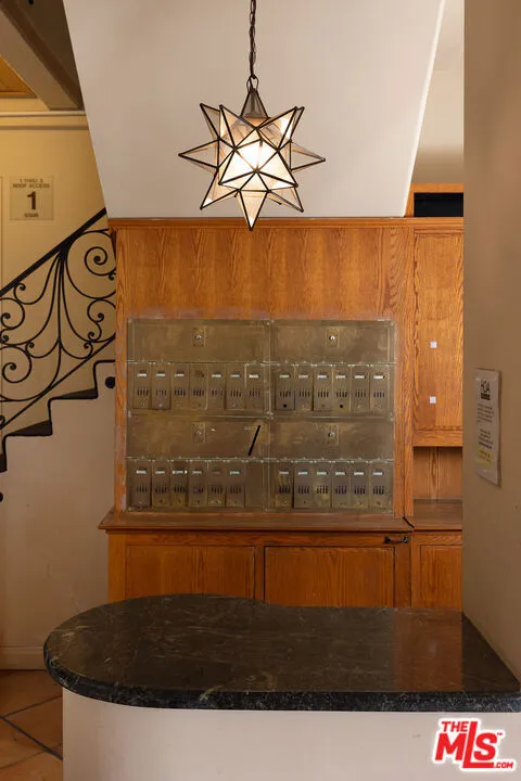 109 Sycamore Avenue #102 Los Angeles, CA 90036
