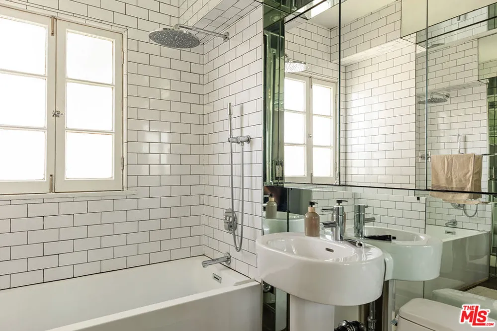 109 Sycamore Avenue #102 Los Angeles, CA 90036