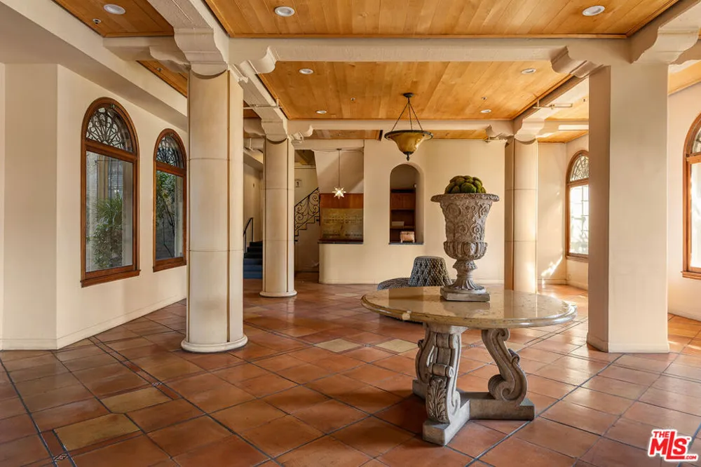 109 Sycamore Avenue #102 Los Angeles, CA 90036
