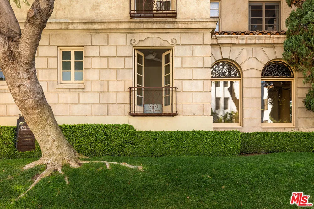 109 Sycamore Avenue #102 Los Angeles, CA 90036