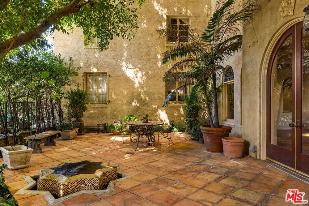 109 Sycamore Avenue #102 Los Angeles, CA 90036