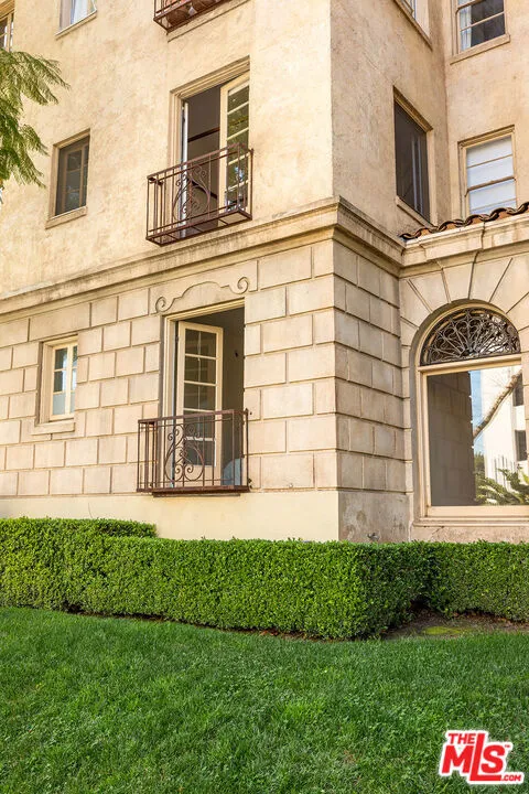 109 Sycamore Avenue #102 Los Angeles, CA 90036
