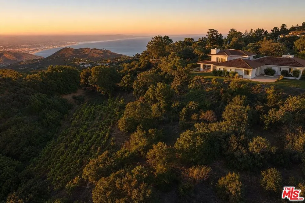 21965 Saddle Peak Road Topanga, CA 90290