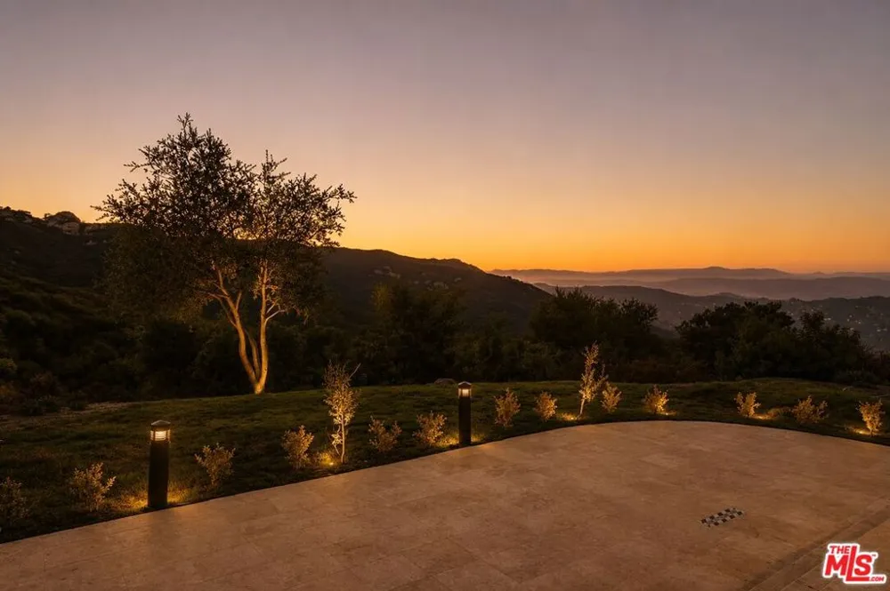 21965 Saddle Peak Road Topanga, CA 90290