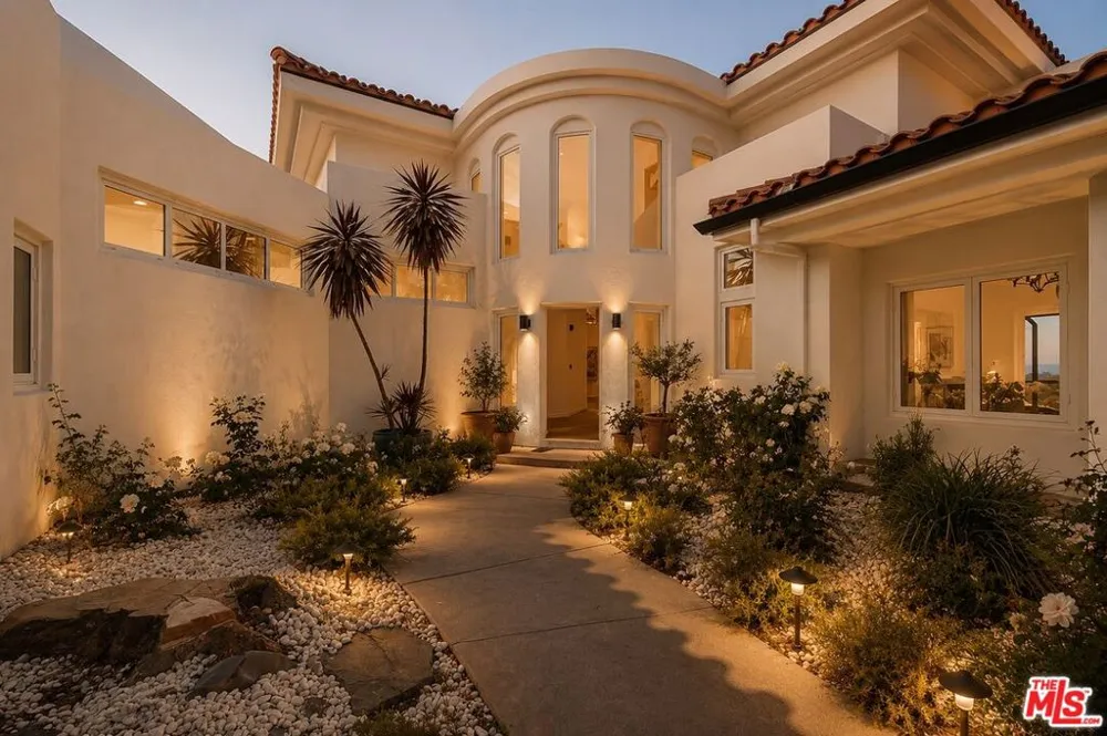 21965 Saddle Peak Road Topanga, CA 90290