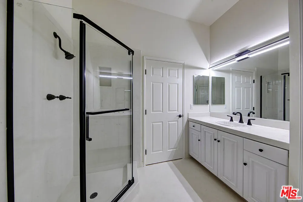 21965 Saddle Peak Road Topanga, CA 90290