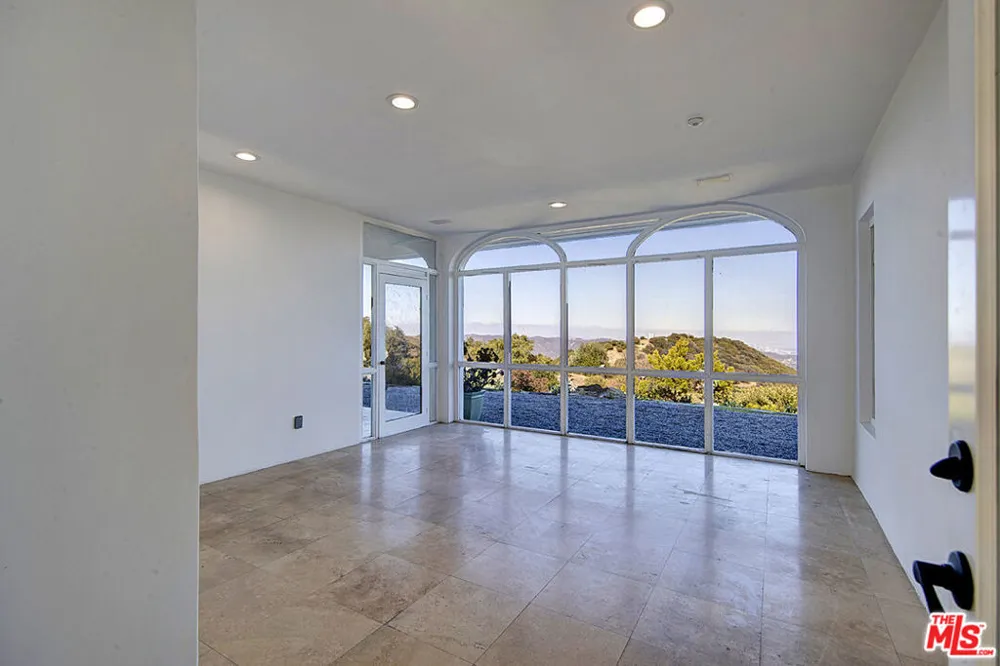 21965 Saddle Peak Road Topanga, CA 90290