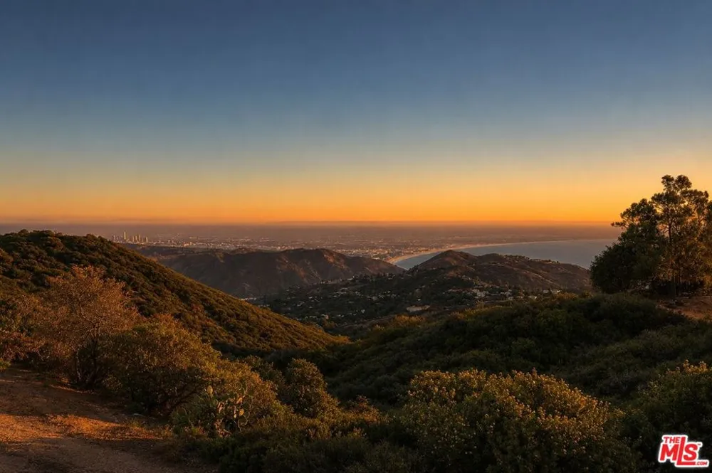 21965 Saddle Peak Road Topanga, CA 90290