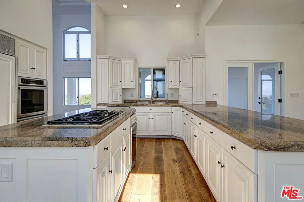21965 Saddle Peak Road Topanga, CA 90290