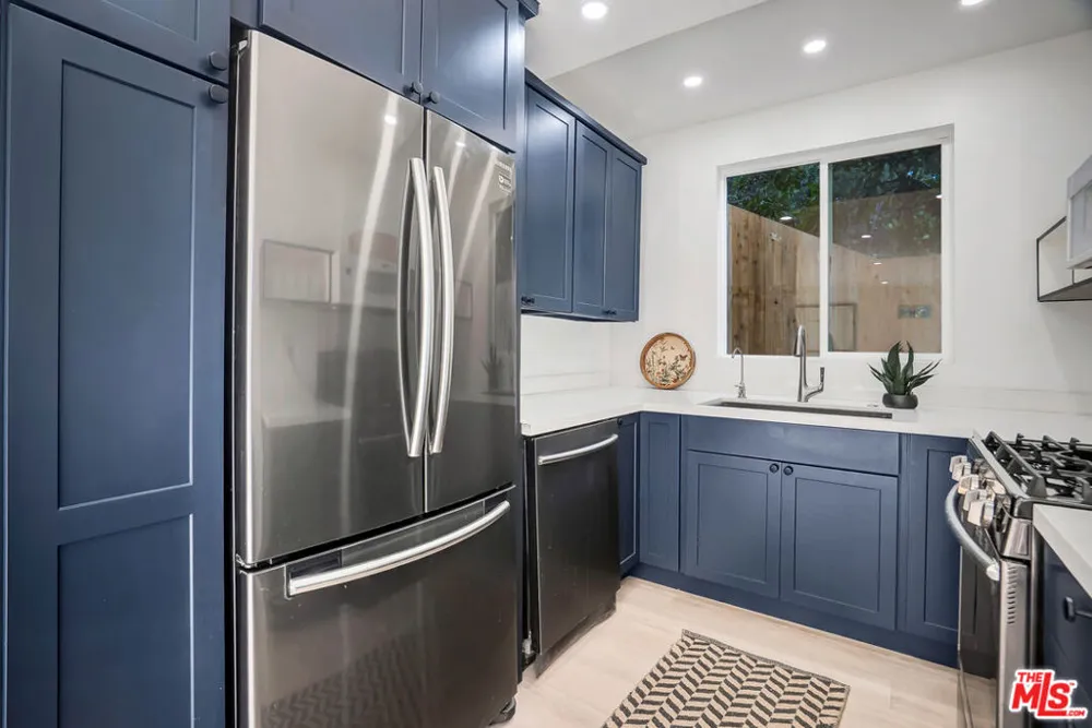 1145 S Longwood Avenue Los Angeles, CA 90019