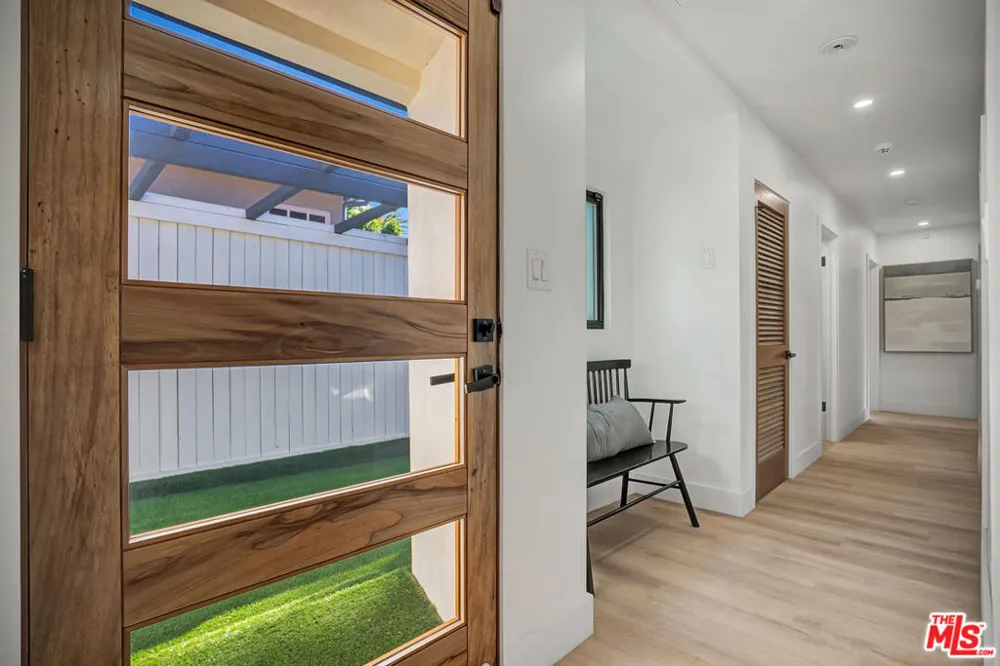 1145 S Longwood Avenue Los Angeles, CA 90019