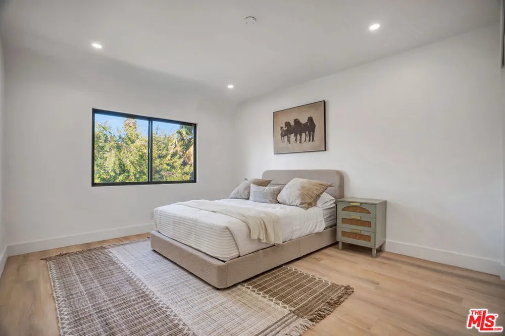 1145 S Longwood Avenue Los Angeles, CA 90019