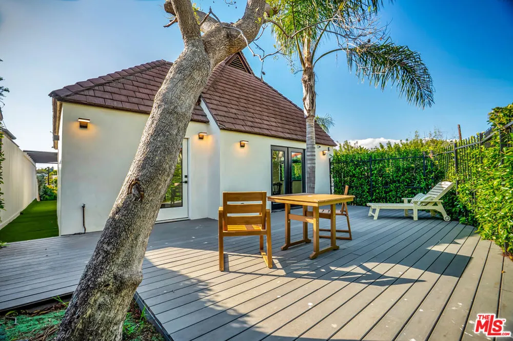 1145 S Longwood Avenue Los Angeles, CA 90019
