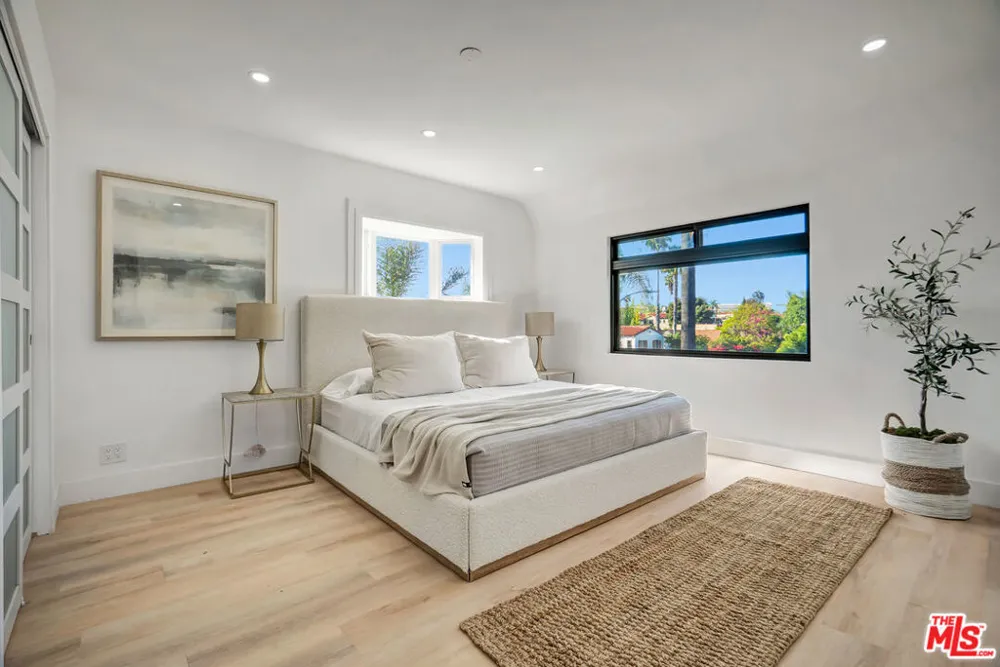 1145 S Longwood Avenue Los Angeles, CA 90019