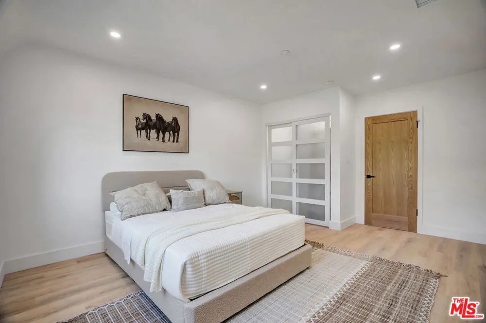 1145 S Longwood Avenue Los Angeles, CA 90019