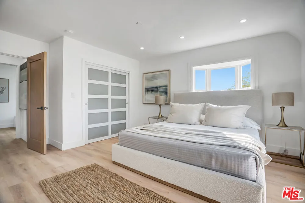 1145 S Longwood Avenue Los Angeles, CA 90019