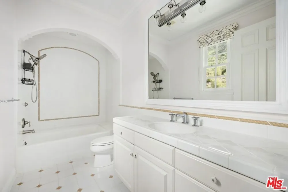17795 Calle De Palermo Los Angeles, CA 90272