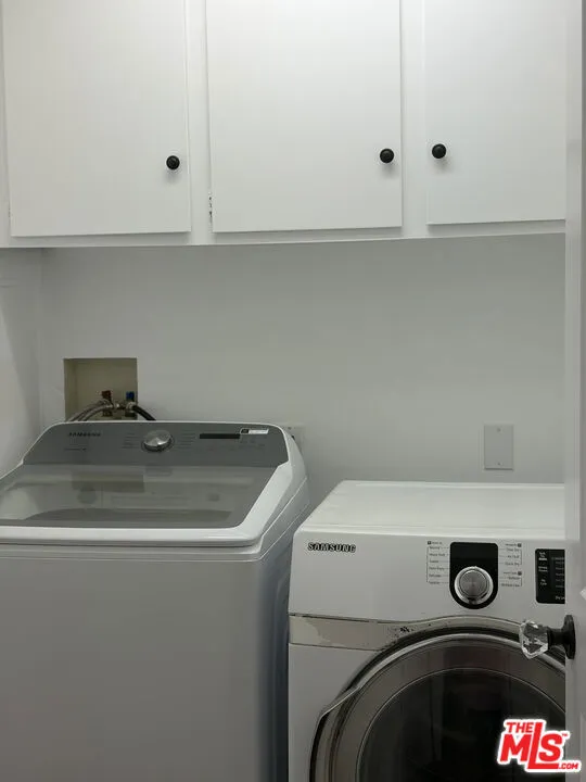 2880 Woodwardia Drive Los Angeles, CA 90077
