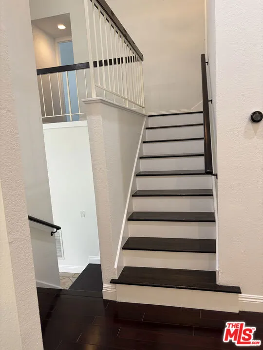 2880 Woodwardia Drive Los Angeles, CA 90077