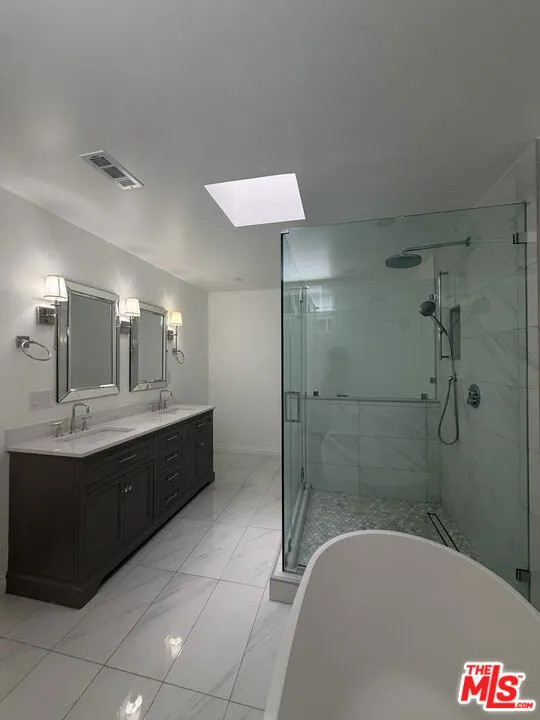 2880 Woodwardia Drive Los Angeles, CA 90077